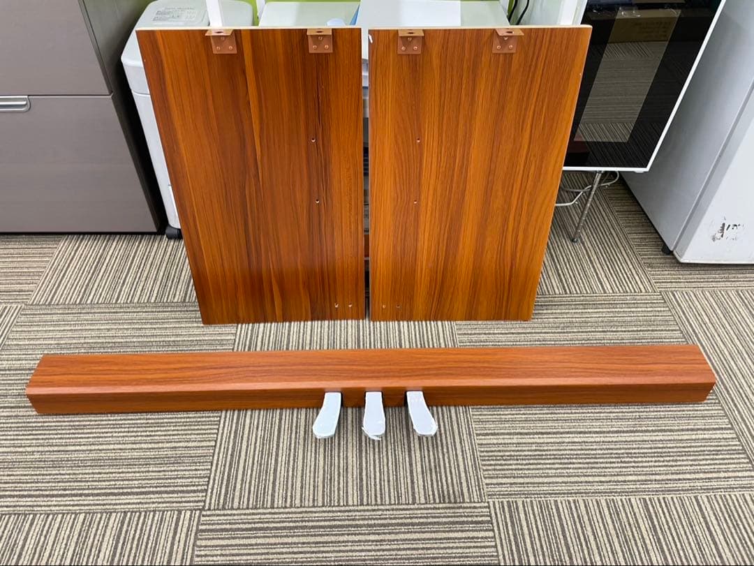 電子ピアノ88鍵盤　ハンマーアクション鍵盤　３本ペダル　ウォールナット