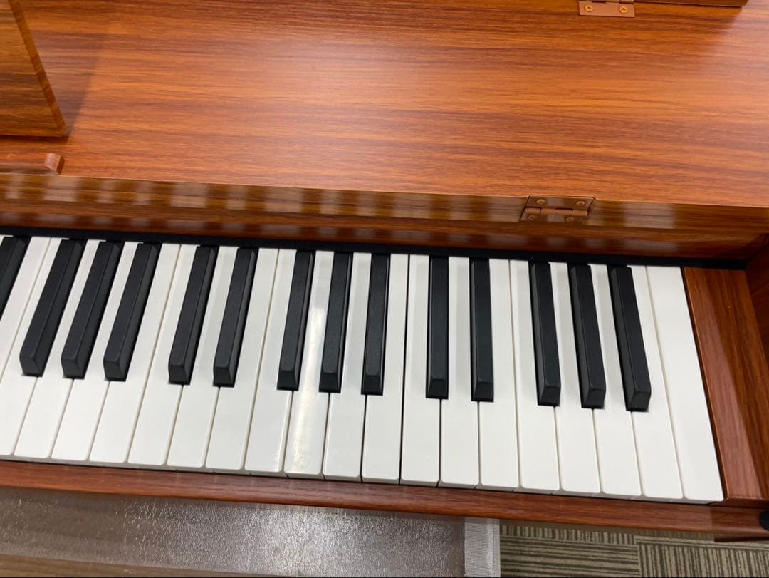 電子ピアノ88鍵盤　ハンマーアクション鍵盤　３本ペダル　ウォールナット