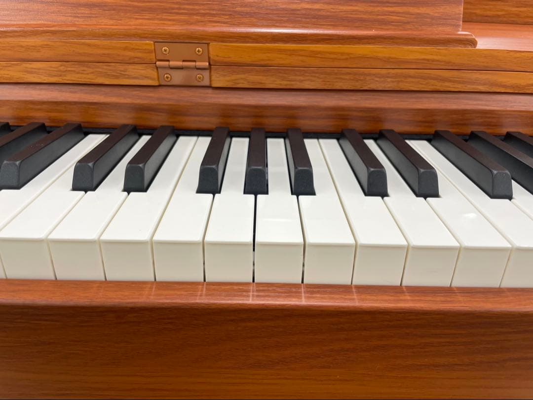 電子ピアノ88鍵盤　ハンマーアクション鍵盤　３本ペダル　ウォールナット