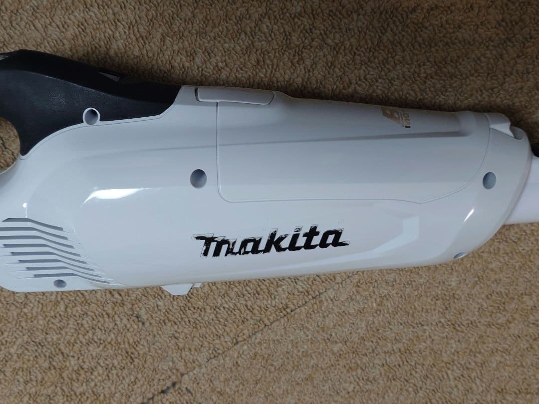 マキタ　充電式クリーナー　CL282FD 充電器付　中古