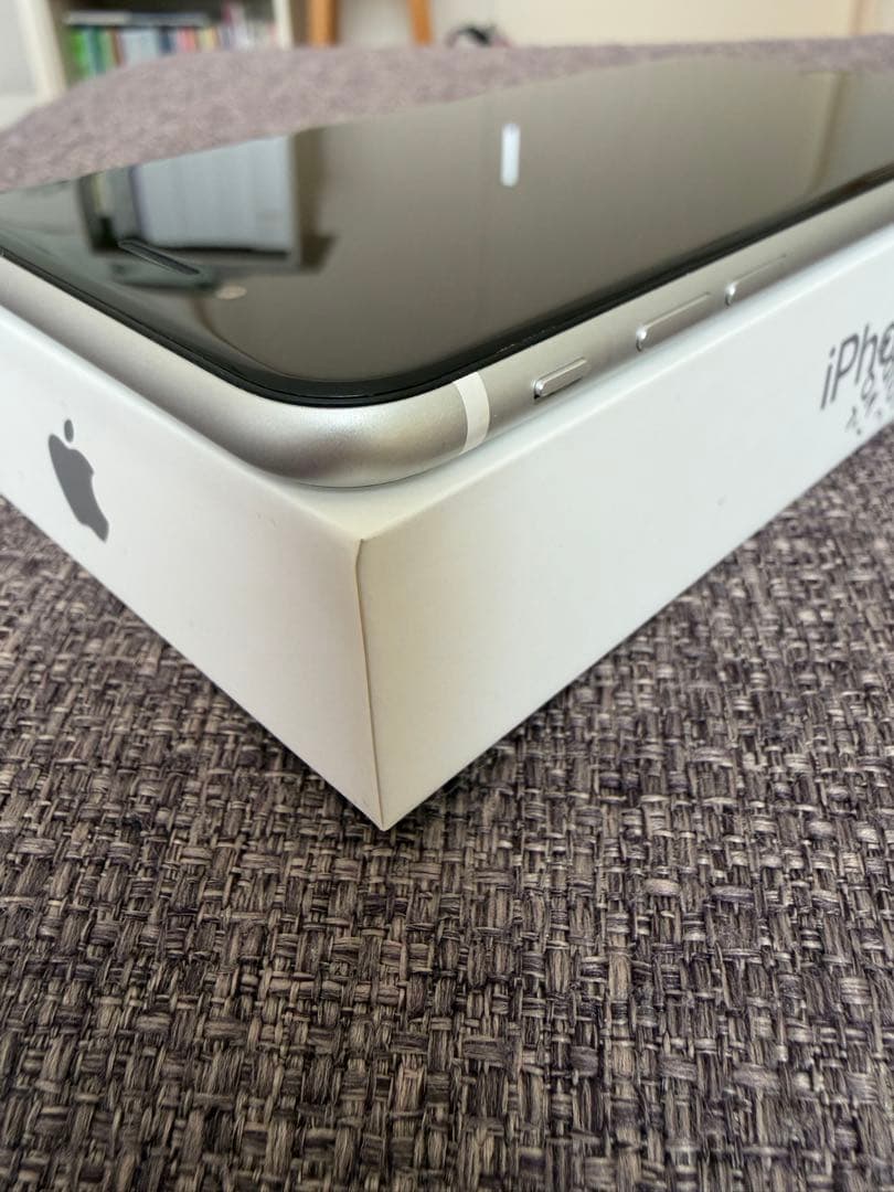 美品　iPhone SE2 128GB ホワイト SIMフリー