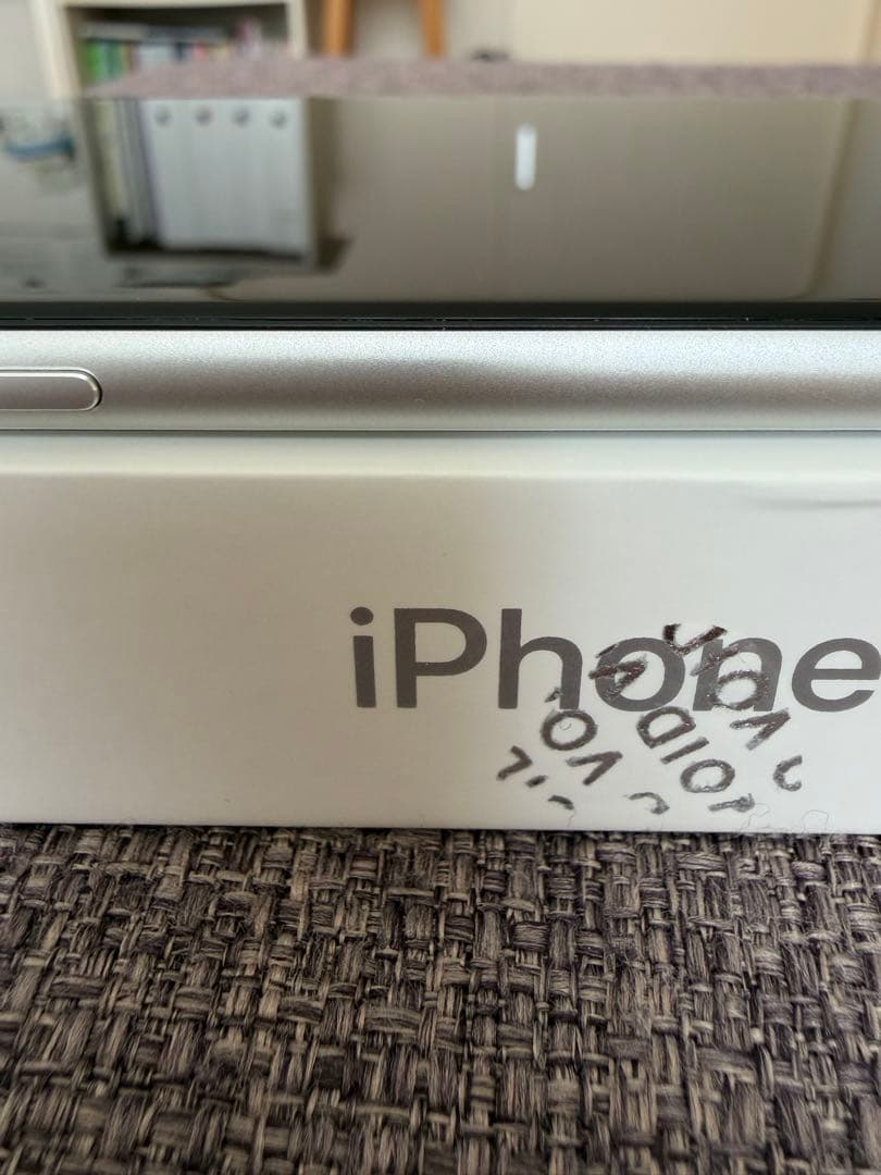美品　iPhone SE2 128GB ホワイト SIMフリー