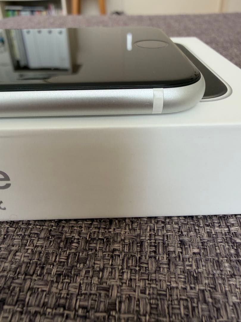 美品　iPhone SE2 128GB ホワイト SIMフリー
