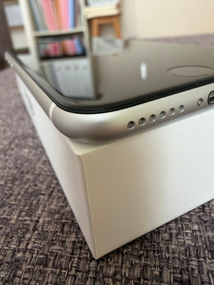 美品　iPhone SE2 128GB ホワイト SIMフリー