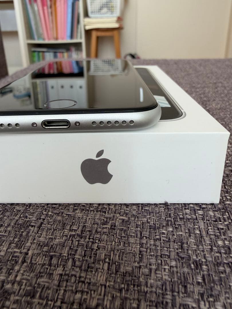 美品　iPhone SE2 128GB ホワイト SIMフリー
