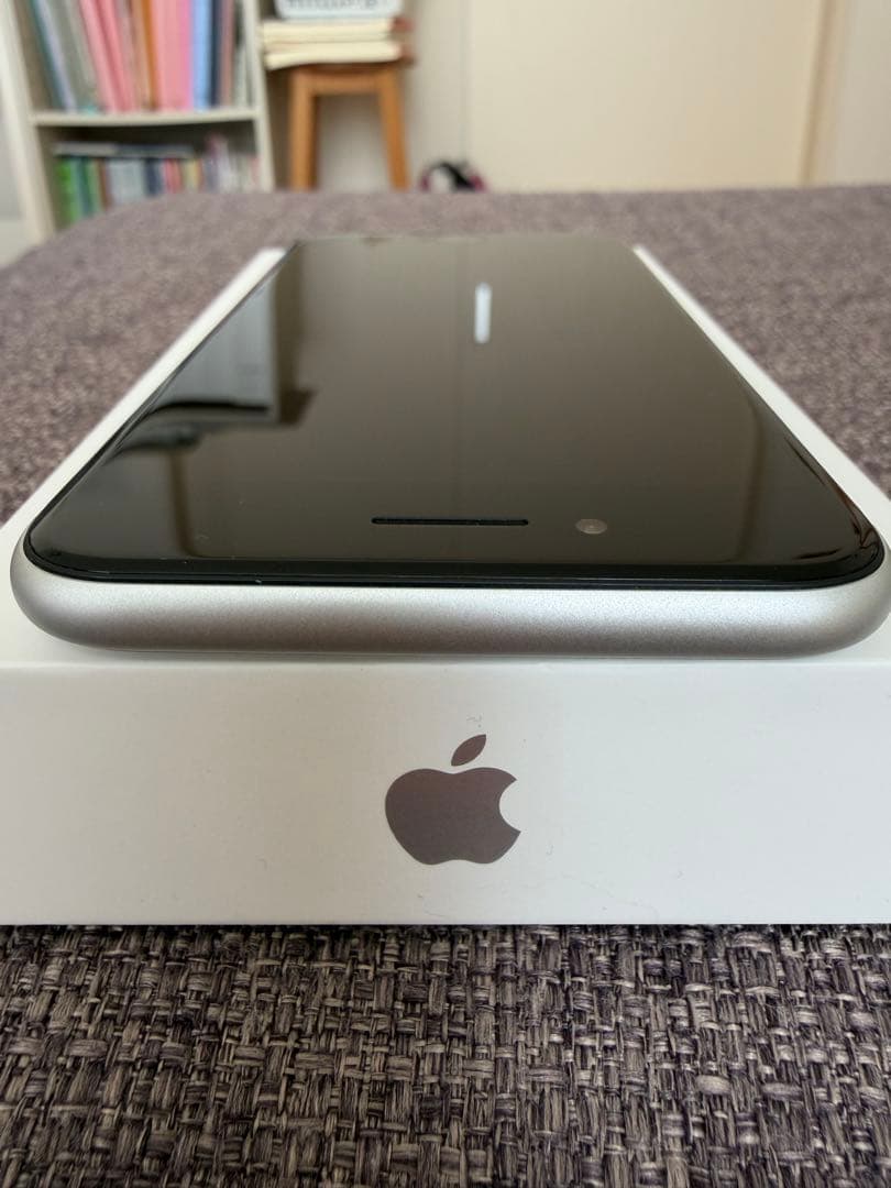 美品　iPhone SE2 128GB ホワイト SIMフリー