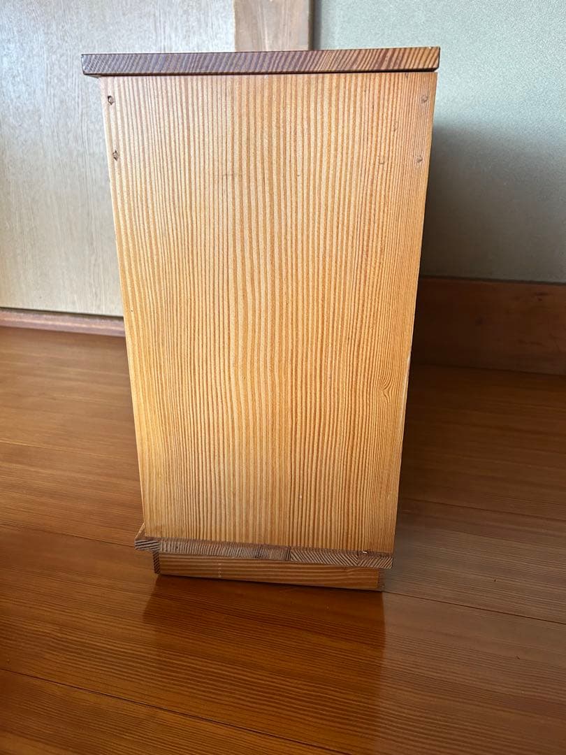 引き出しがたくさんの収納箱　木製