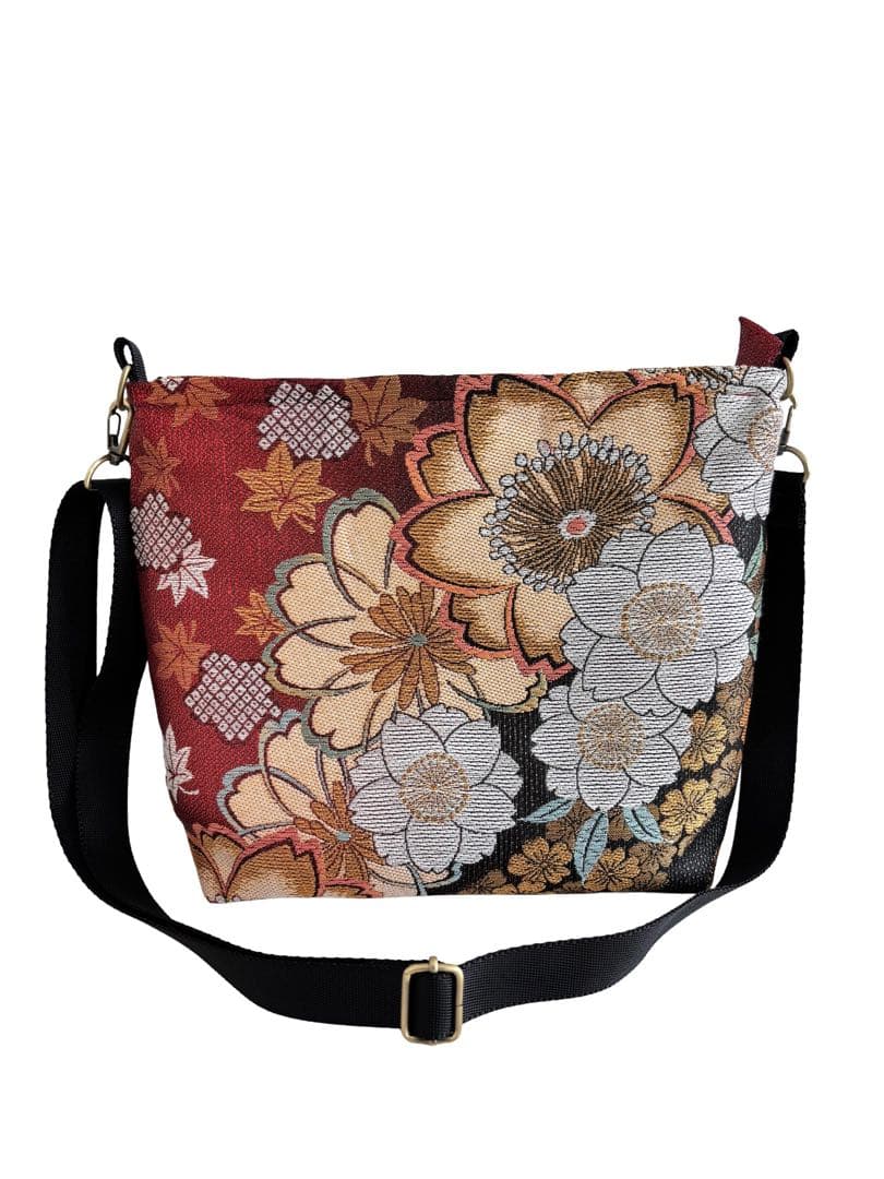 帯リメイクバッグ　四季を彩る花々　流水文様 ショルダーバッグ 和柄 赤×金