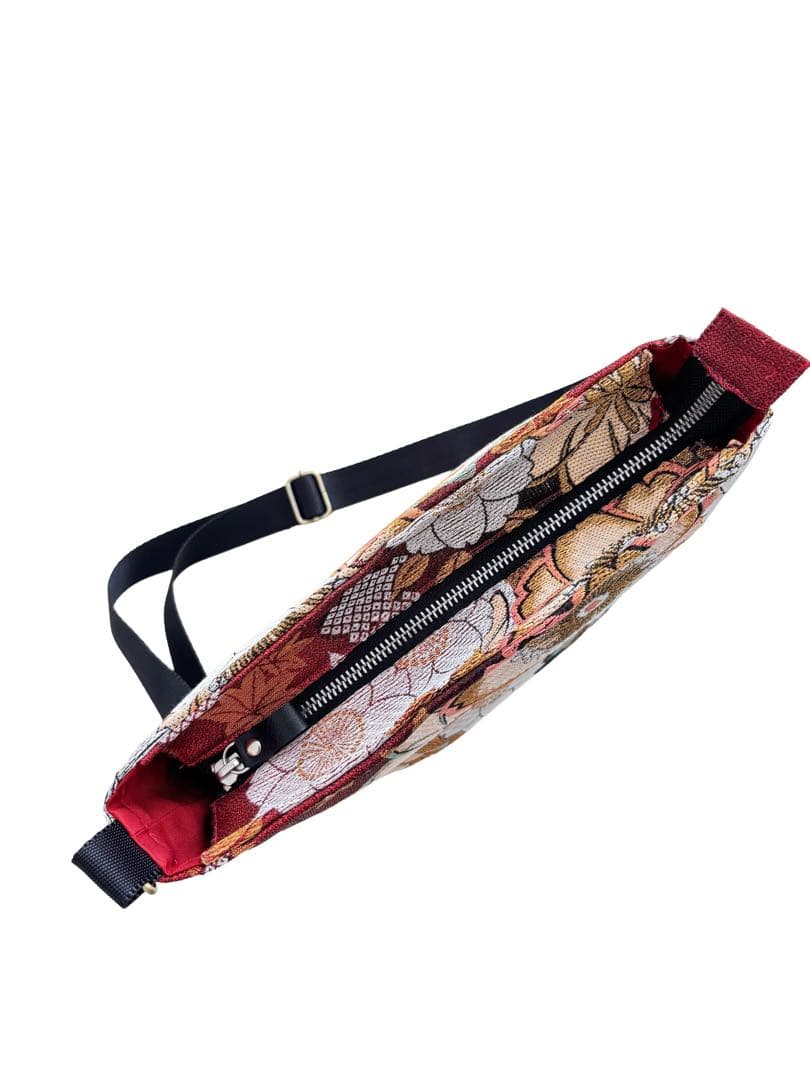 帯リメイクバッグ　四季を彩る花々　流水文様 ショルダーバッグ 和柄 赤×金