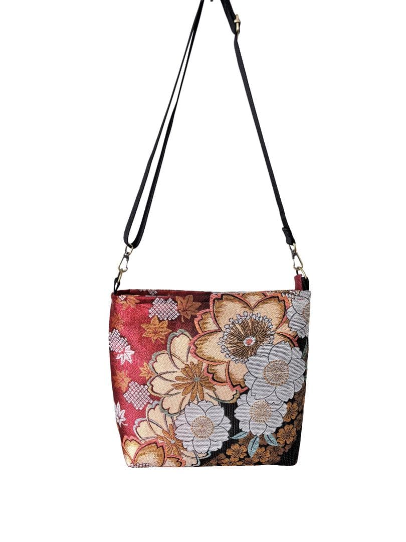帯リメイクバッグ　四季を彩る花々　流水文様 ショルダーバッグ 和柄 赤×金