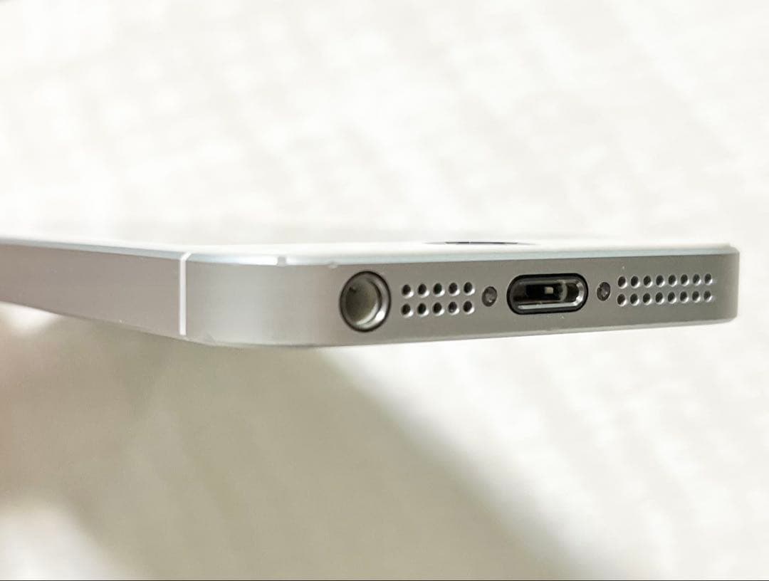 Apple iPhone SE 64GB 第一世代 初代 シルバー SIMフリー