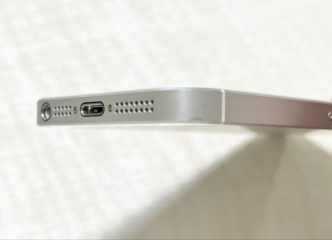 Apple iPhone SE 64GB 第一世代 初代 シルバー SIMフリー