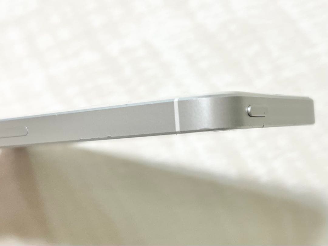 Apple iPhone SE 64GB 第一世代 初代 シルバー SIMフリー