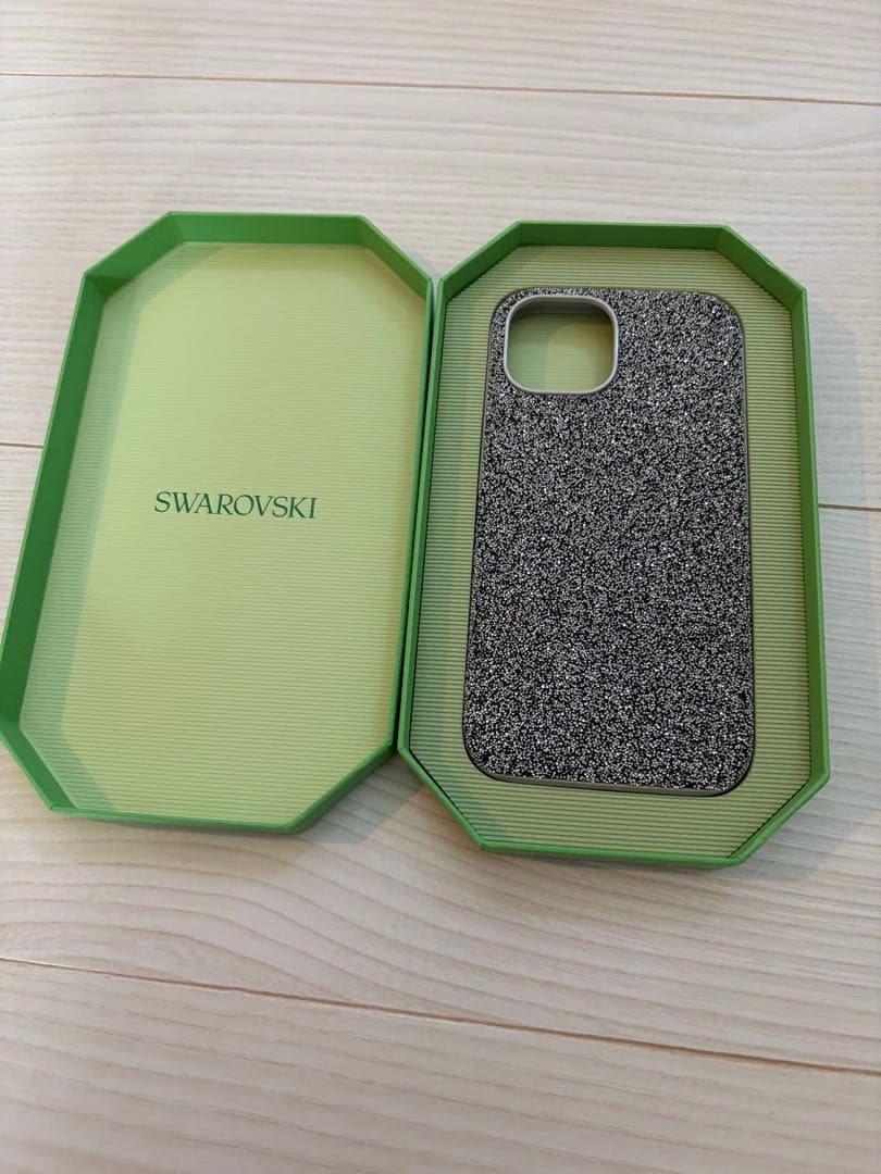 SWAROVSKI iPhone15ケース　シルバー系