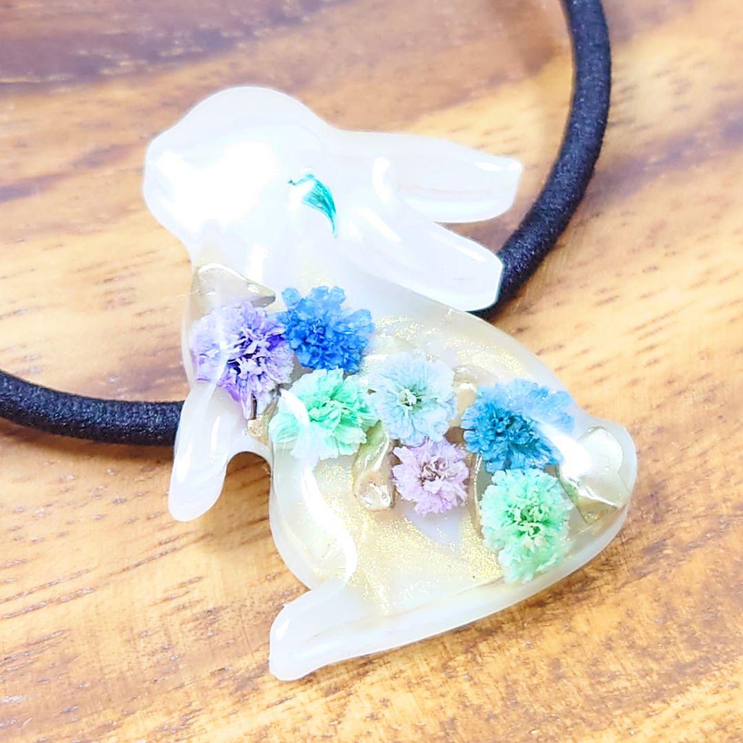 かすみ草のうさぎヘアゴム♡ハンドメイド レジン ホワイト ブルー ゴールド お花