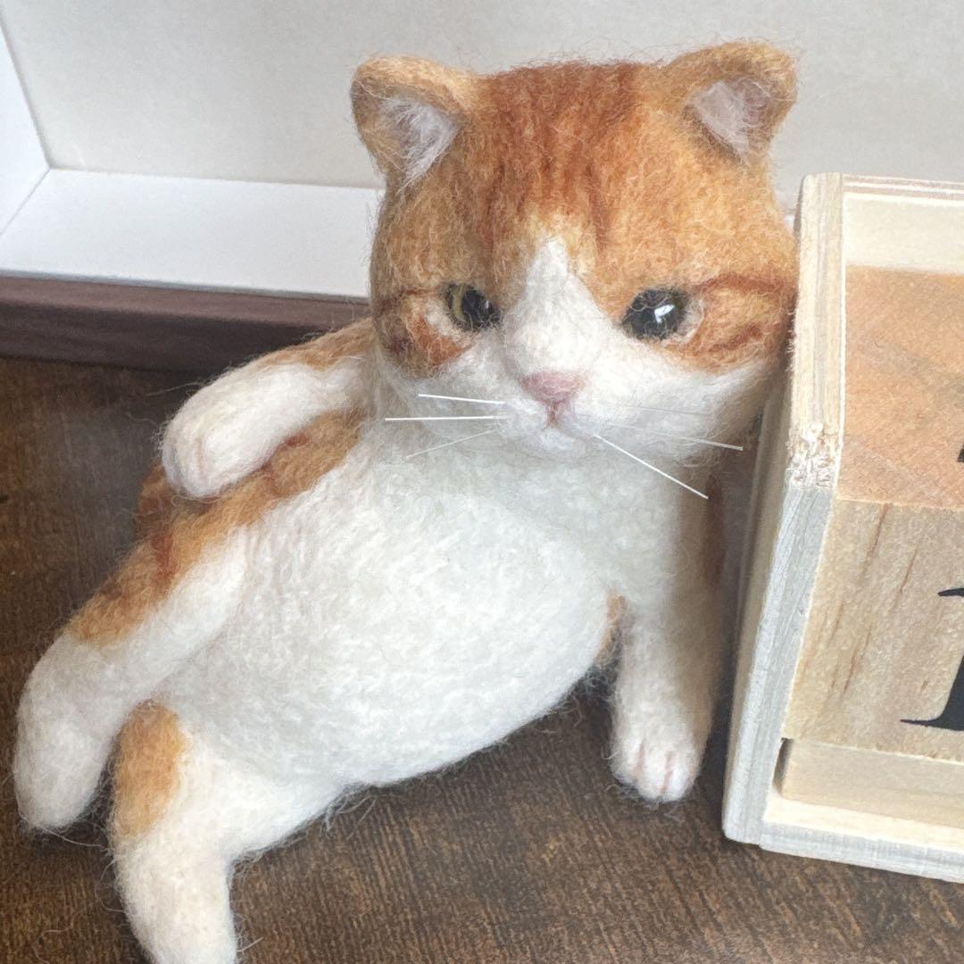 羊毛フェルト 猫 茶白猫雑貨 ぬいぐるみ マスコット