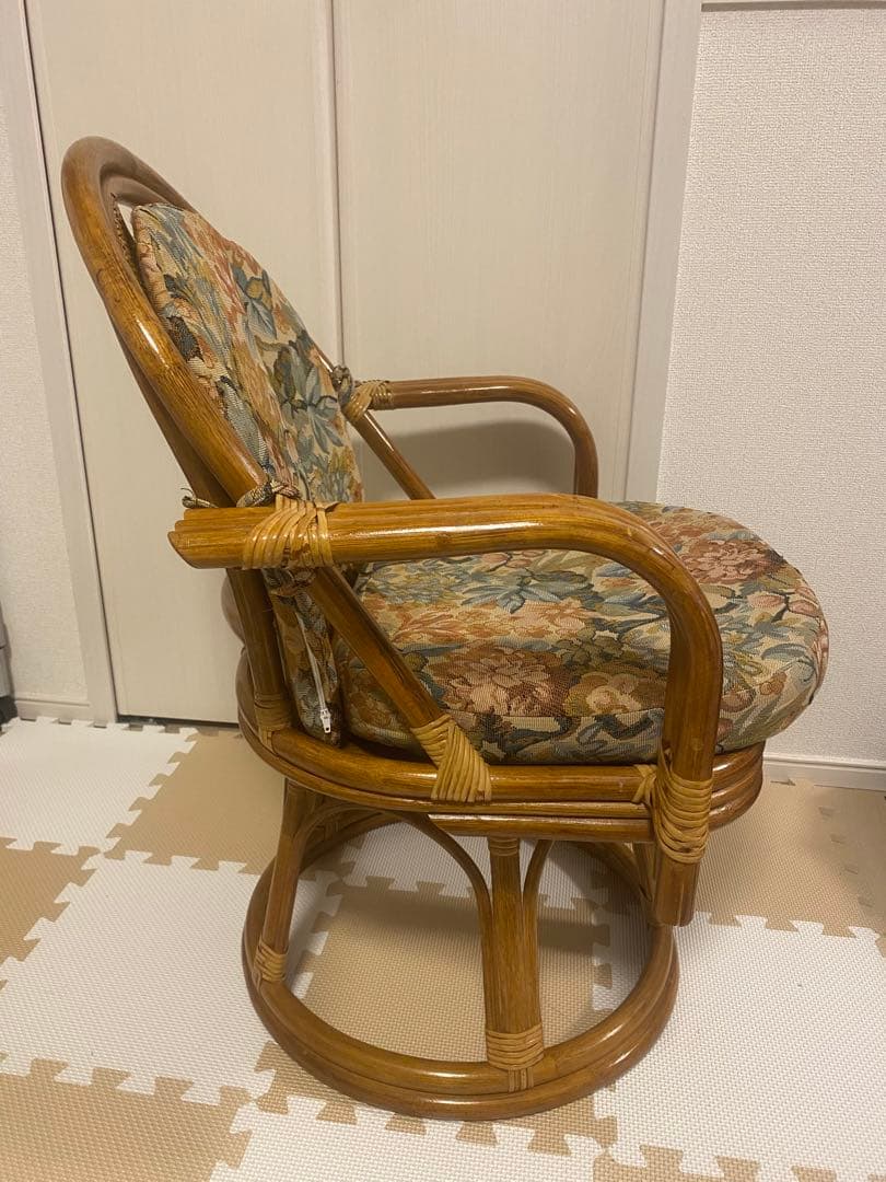 籐　ラタン製　昭和レトロ　ビンテージスイベルチェア フローラルクッション