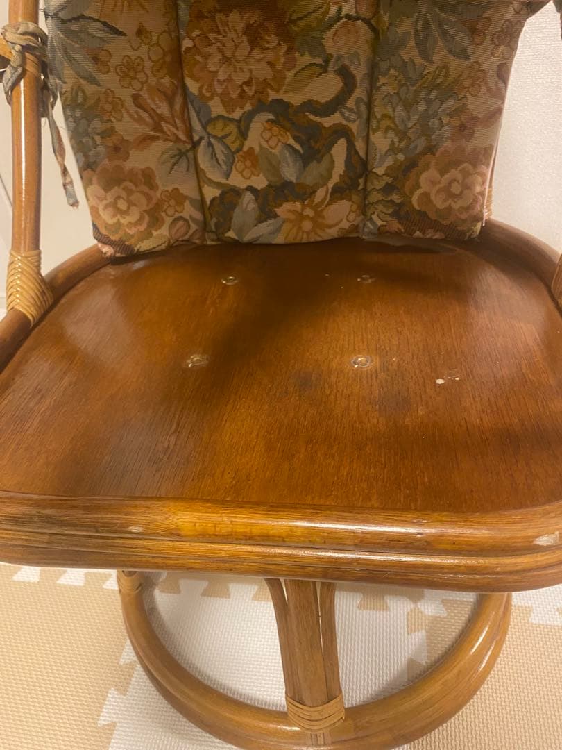 籐　ラタン製　昭和レトロ　ビンテージスイベルチェア フローラルクッション