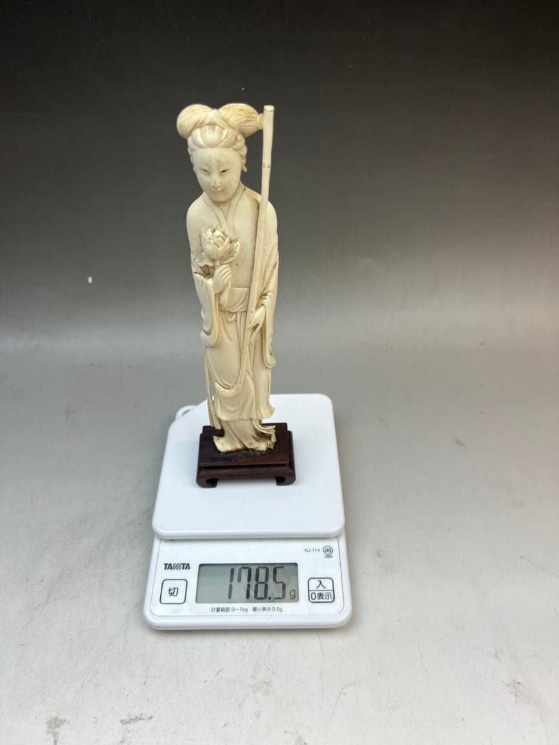 極上美女　置物　￼178g/高さ約20.5㎝　送料込み