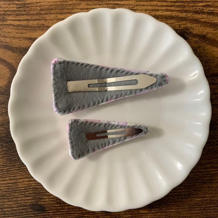 【125】リバティプリント使用 ハンドメイド 三角パッチンピン　ヘアピン　2個