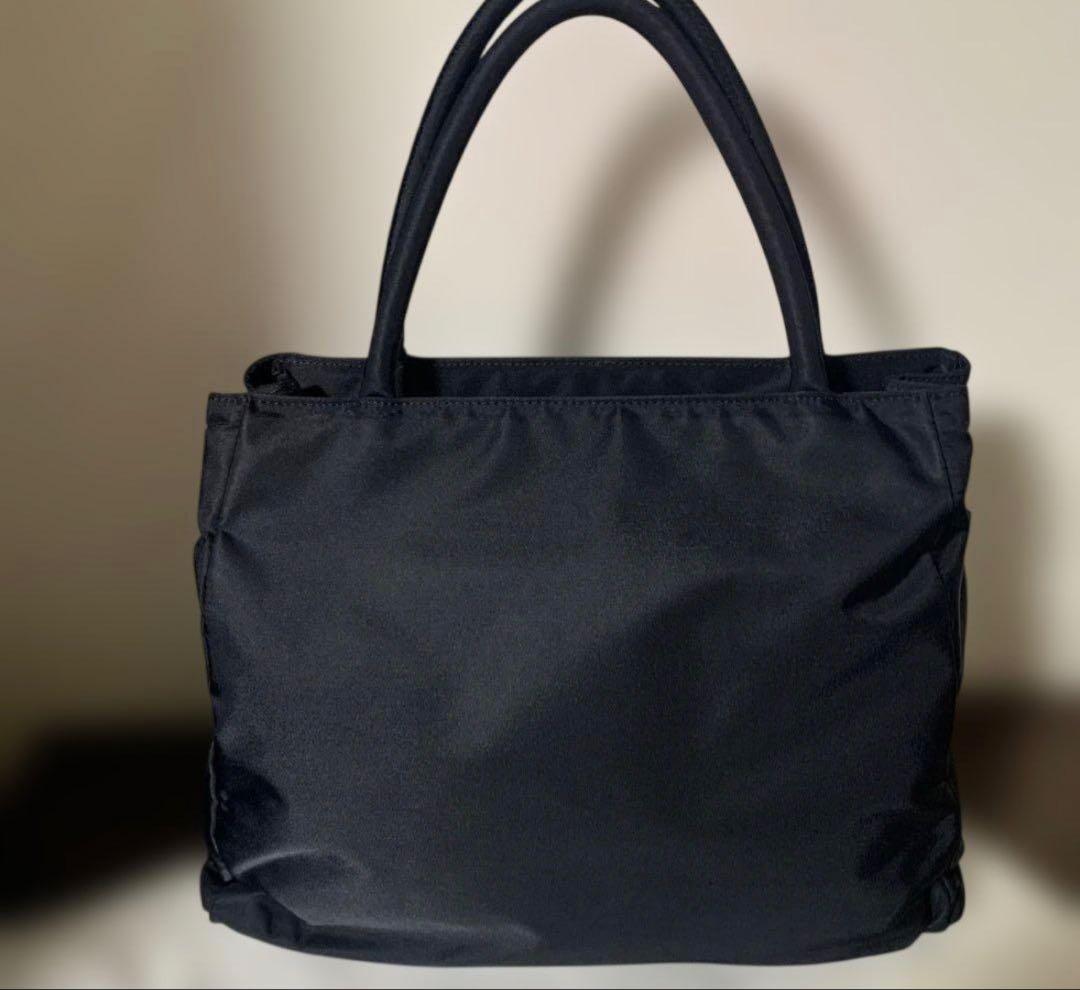 写真PRADA ブラック ナイロン ハンドバッグ