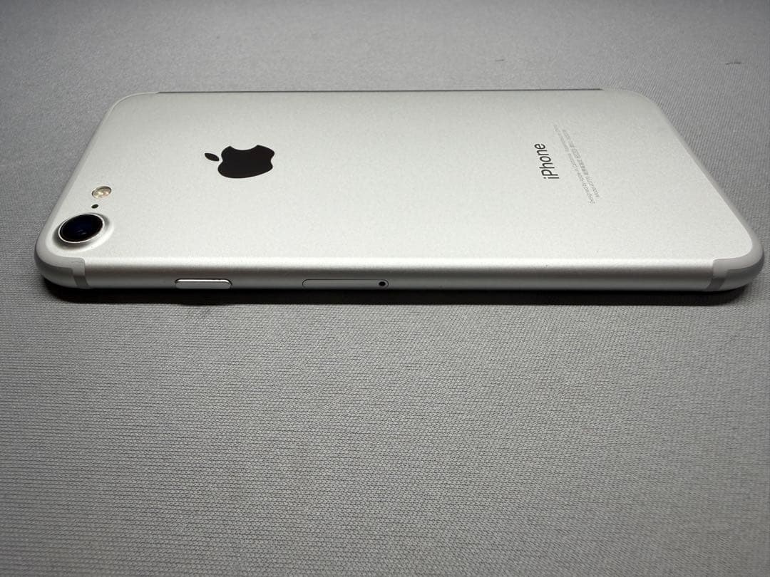 iPhone7 本体 SIMフリー 美品 アイフォン Apple