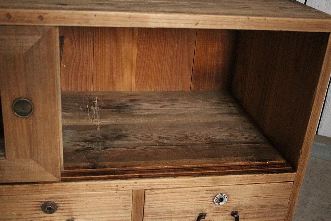 味のある古いガラス戸棚×木製小引き出し3杯　食器棚　収納　古家具　古民家