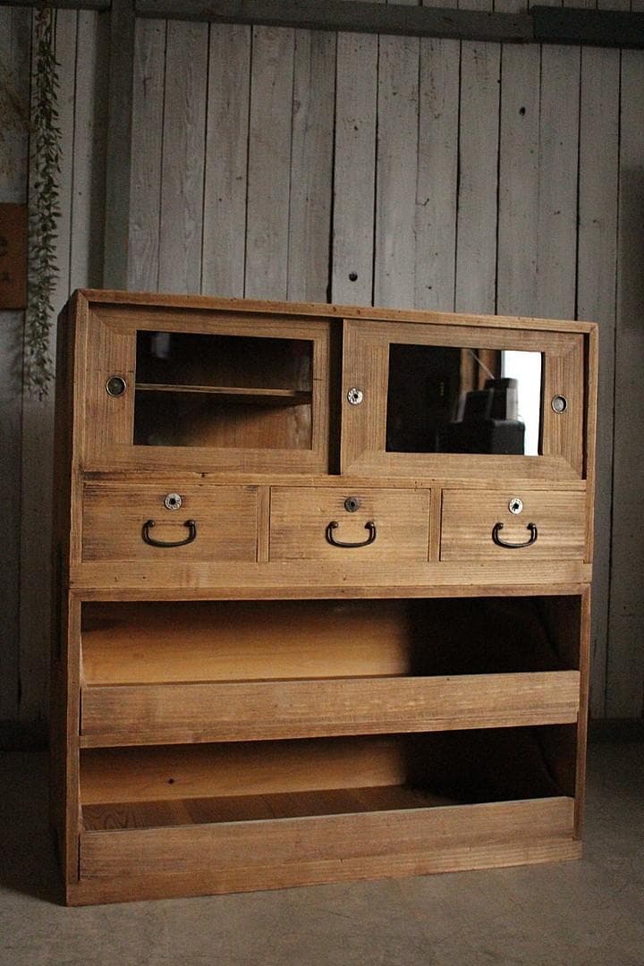 味のある古いガラス戸棚×木製小引き出し3杯　食器棚　収納　古家具　古民家