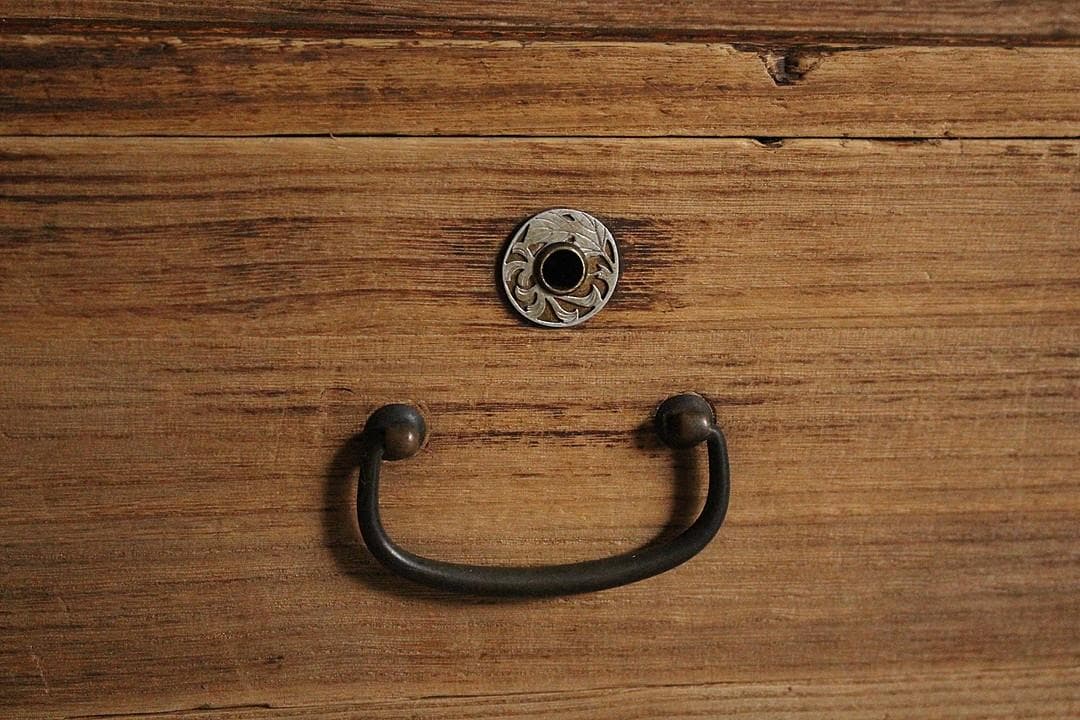 味のある古いガラス戸棚×木製小引き出し3杯　食器棚　収納　古家具　古民家