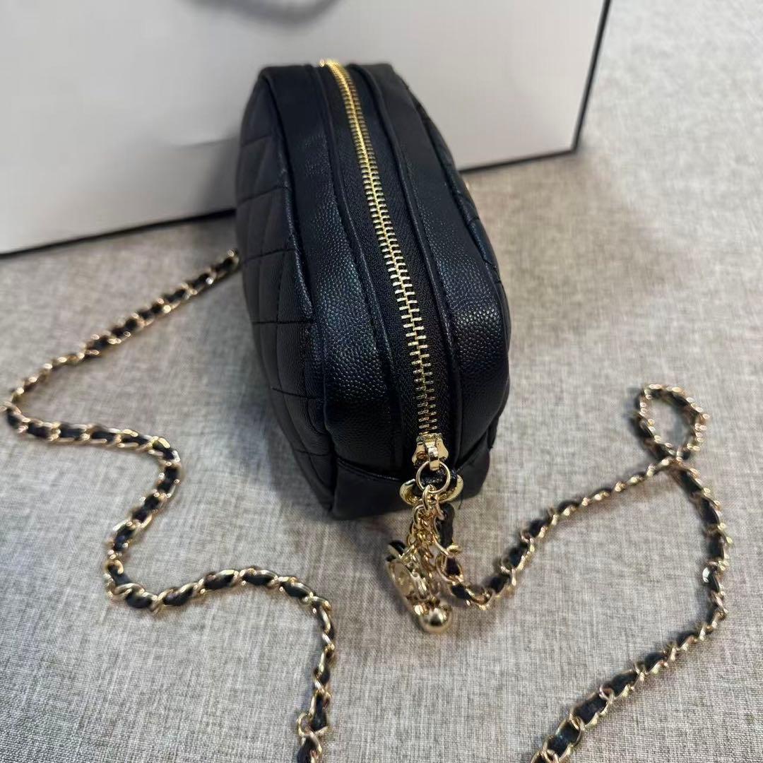 CHANEL ノベルティ キャビアスキンショルダーバッグ ゴールドチェーン