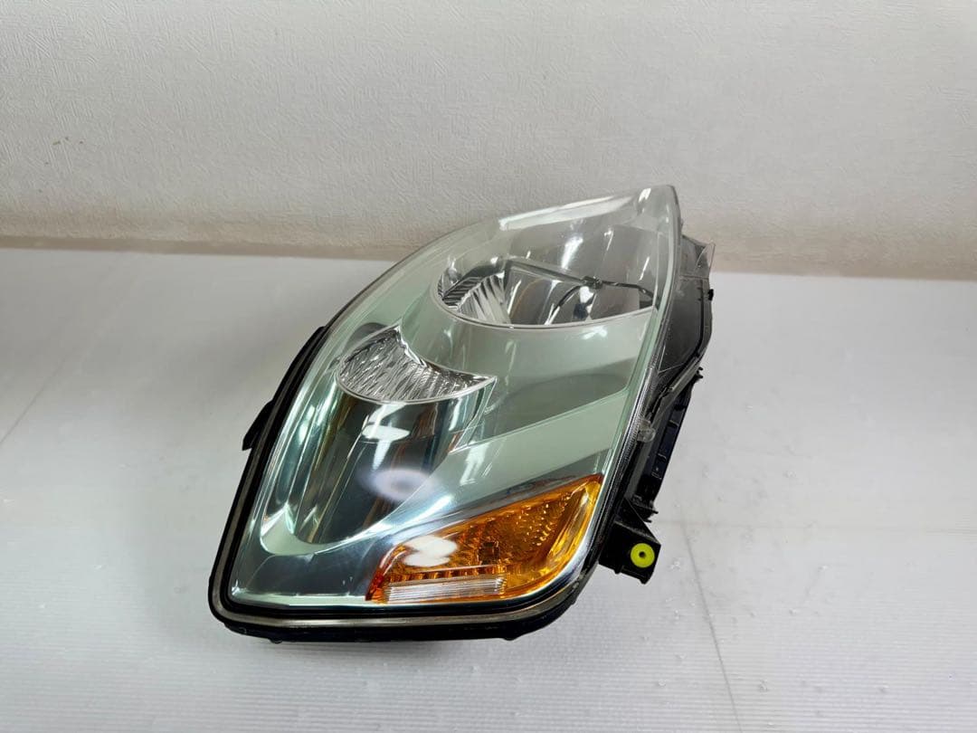 美品トヨタ純正 AZR60/65 ノア　後期 HIDヘッドライト右