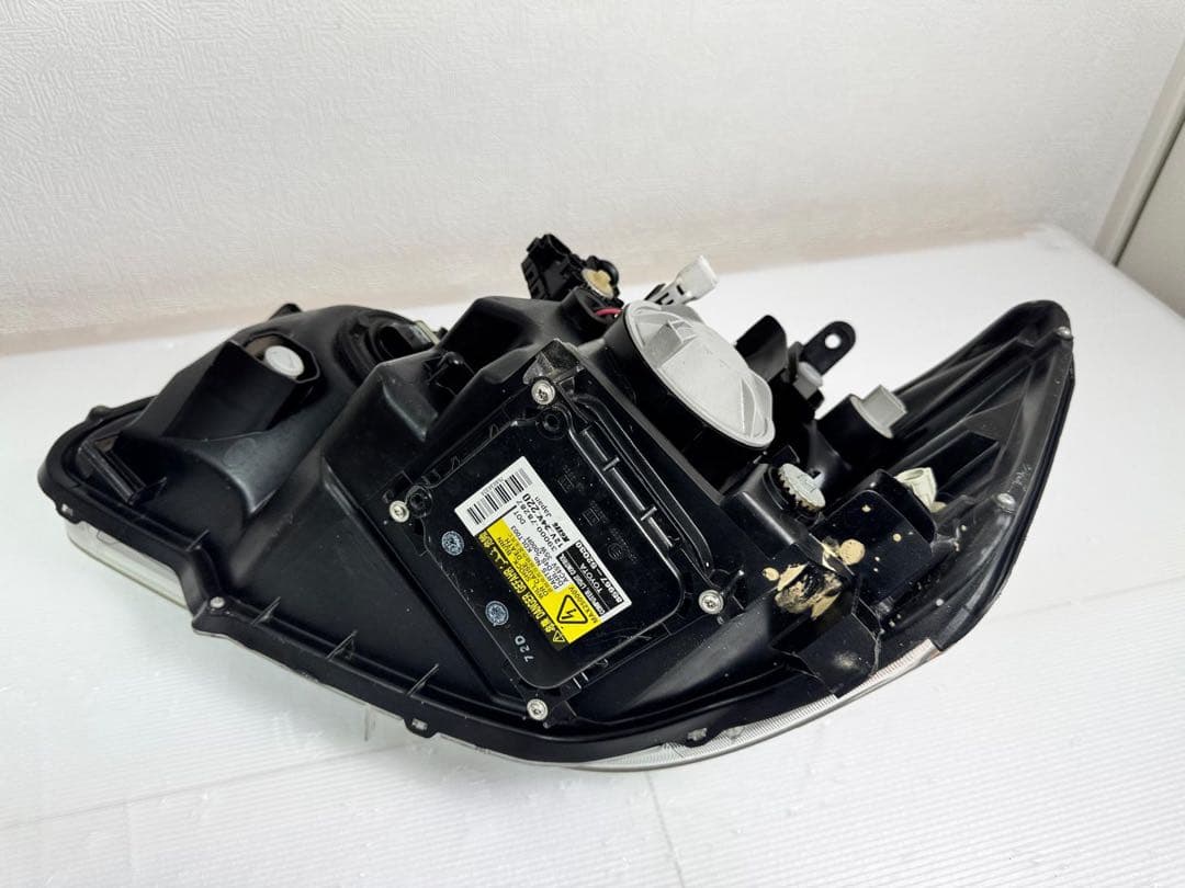 美品トヨタ純正 AZR60/65 ノア　後期 HIDヘッドライト右