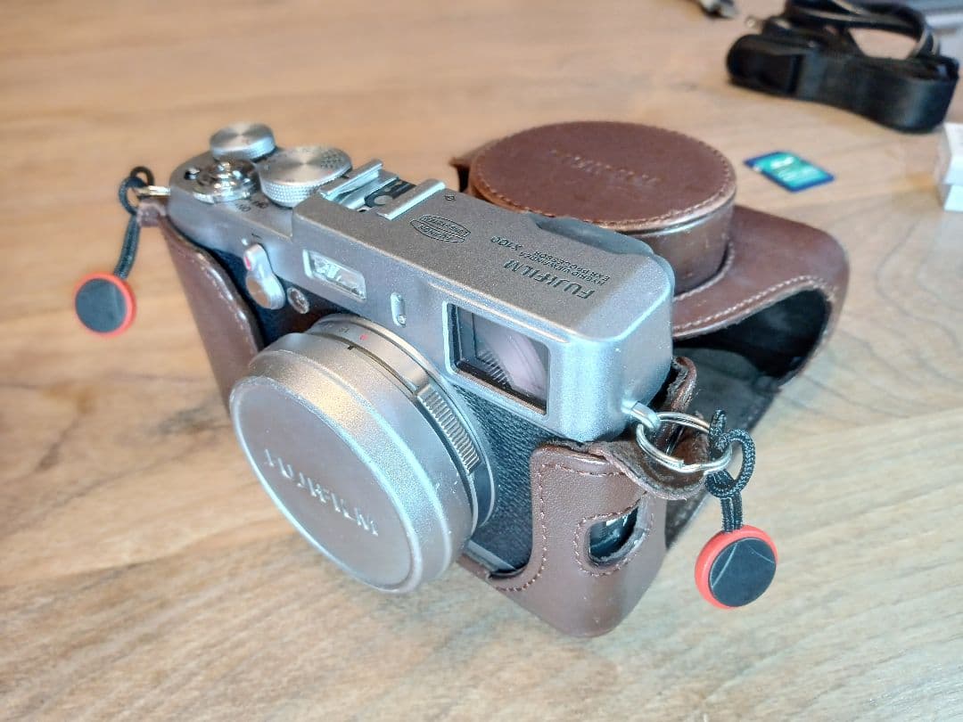【純正本革カメラケースを含む5特典付き】FUJIFILM X100【返金保証付】