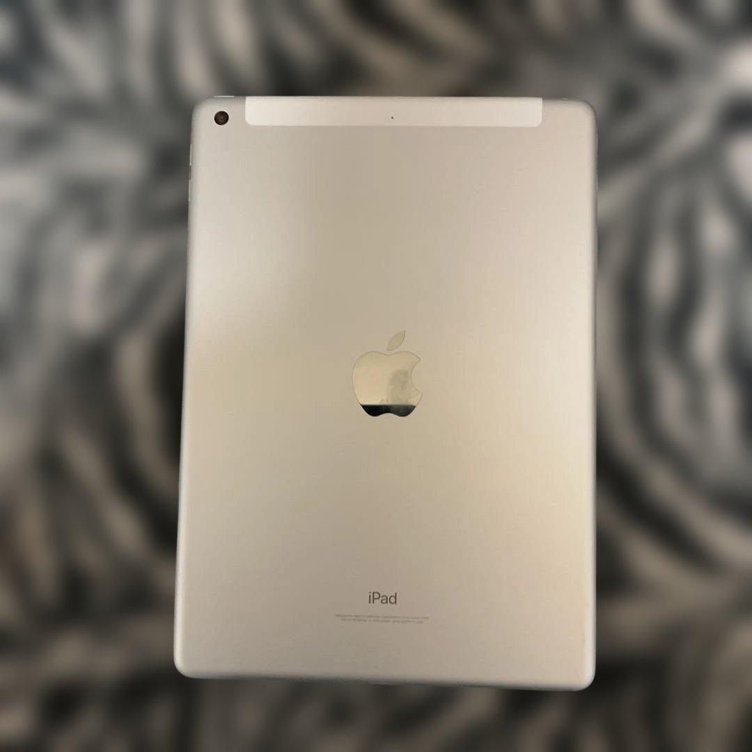 Apple iPad 第6世代 32GB Wi-Fi+セルラーモデル　カバー付