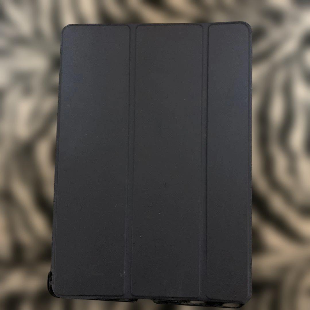 Apple iPad 第6世代 32GB Wi-Fi+セルラーモデル　カバー付