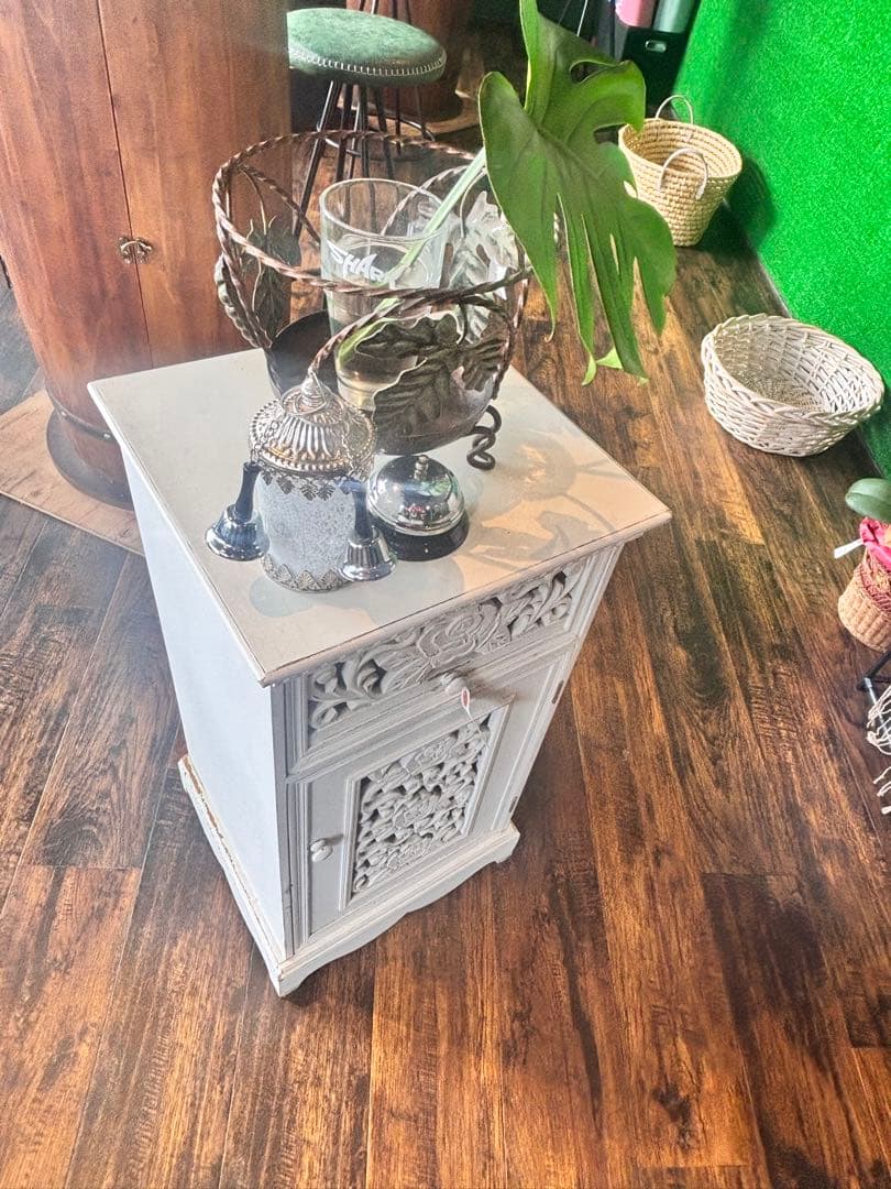 ホワイト彫刻チェスト 引き出し2つ