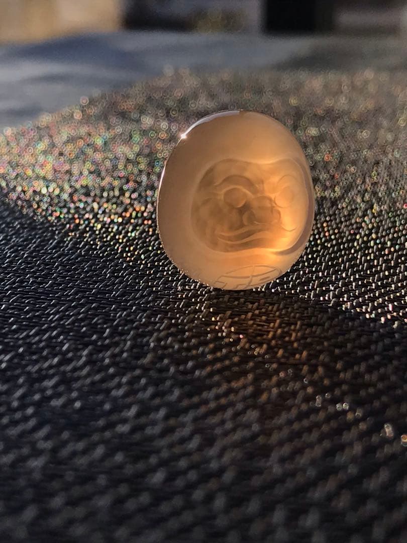 ゴビ石−1438 ゴビ瑪瑙　彫刻　『だるまさん』