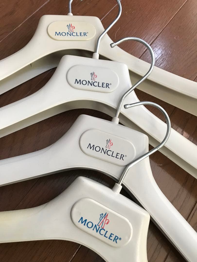 MONCLER ハンガー 42 M L XL ■ ダウンジャケット 付属品4本