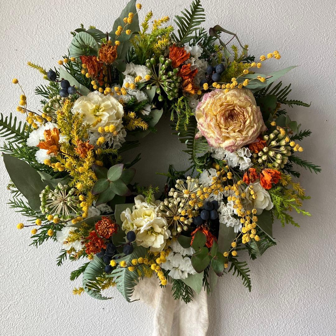 ミモザとラナンキュラスのリース　ストック　ミランドールミモザ　春　ユーカリ