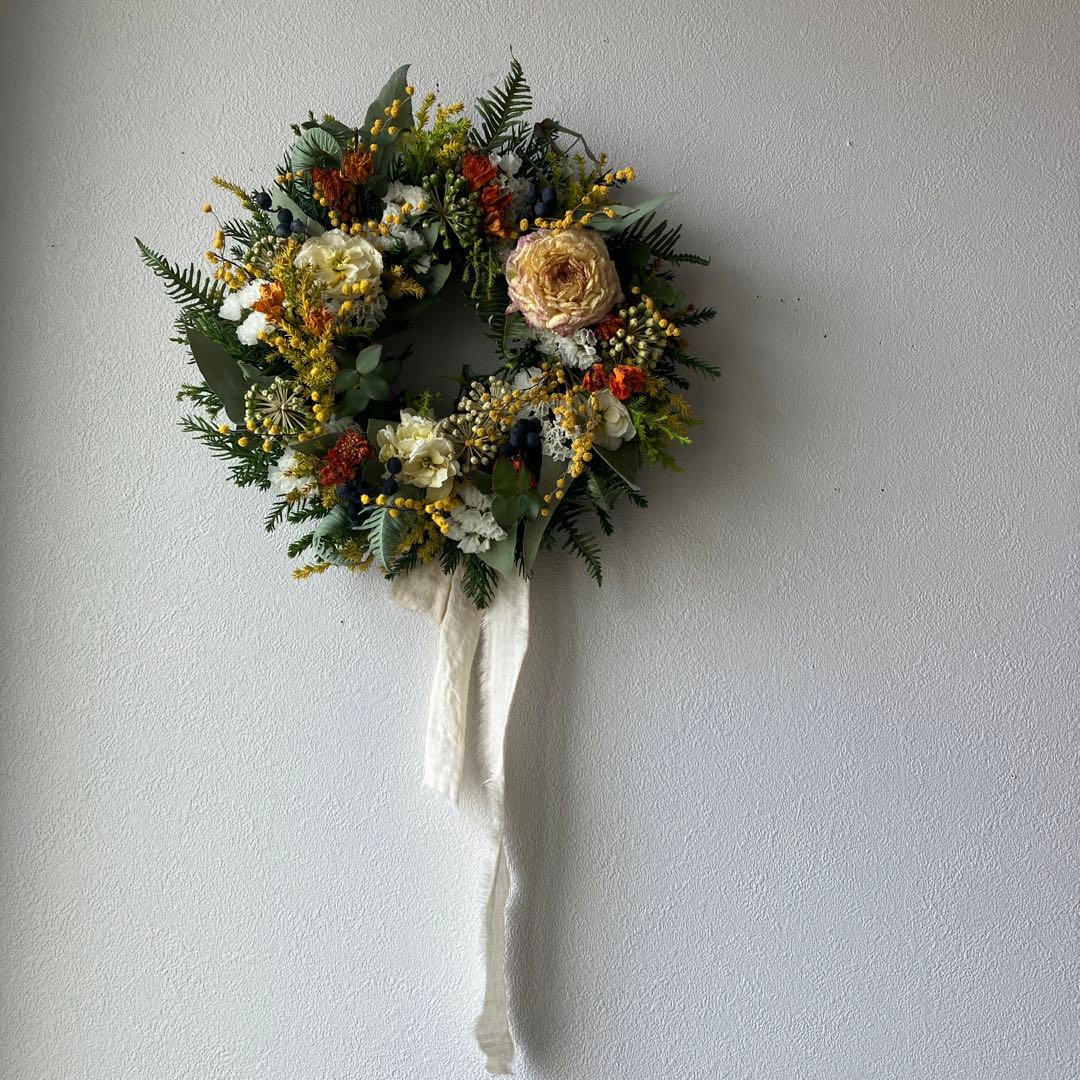 ミモザとラナンキュラスのリース　ストック　ミランドールミモザ　春　ユーカリ