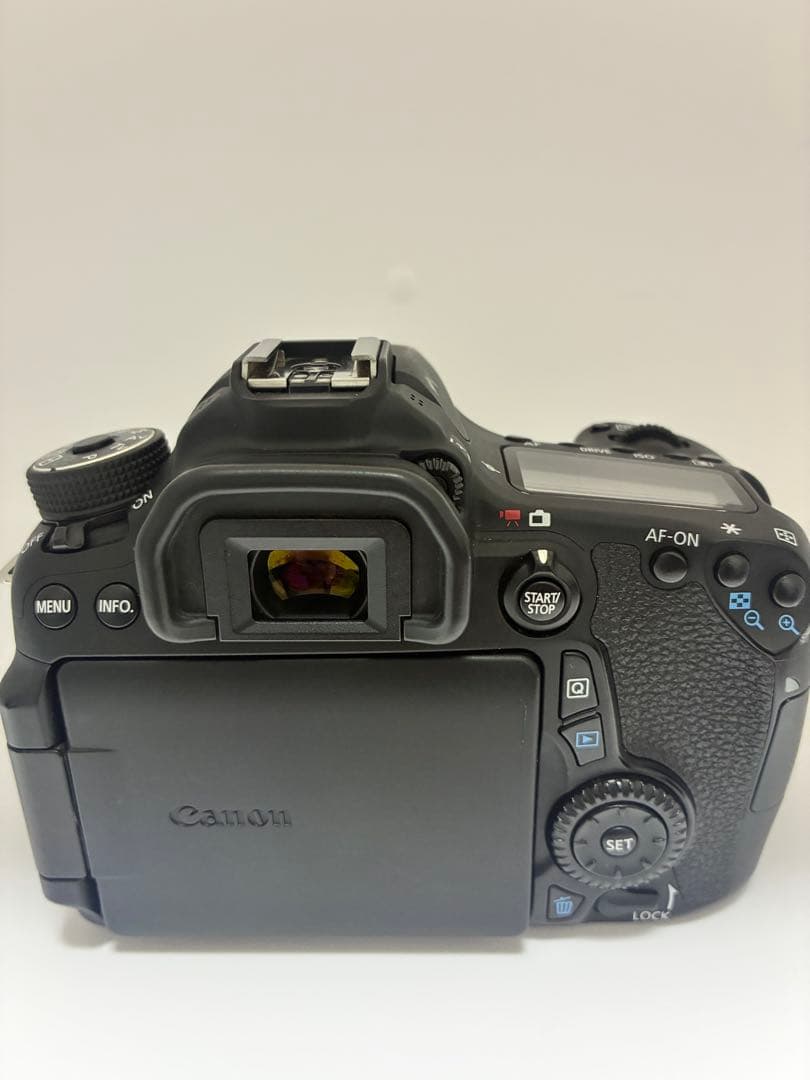 美品！キャノン Canon EOS 70D ボディ 一眼レフカメラ 本体のみ