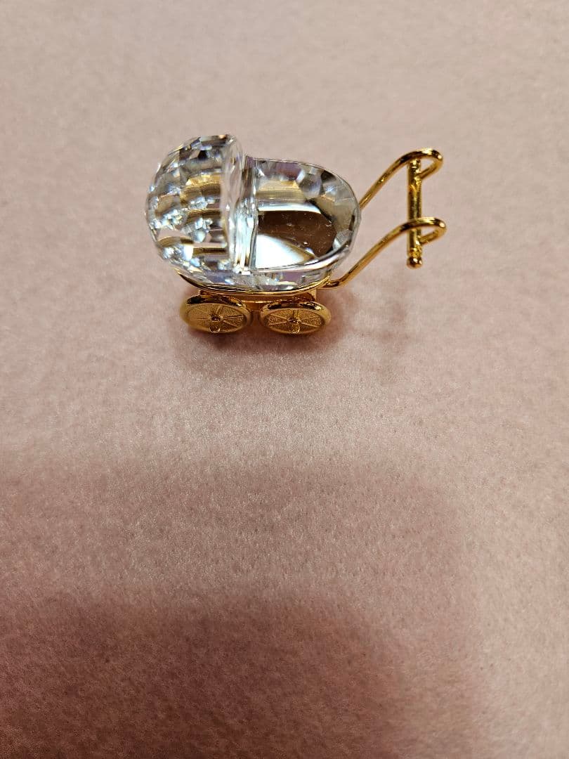 スワロフスキーの乳母車