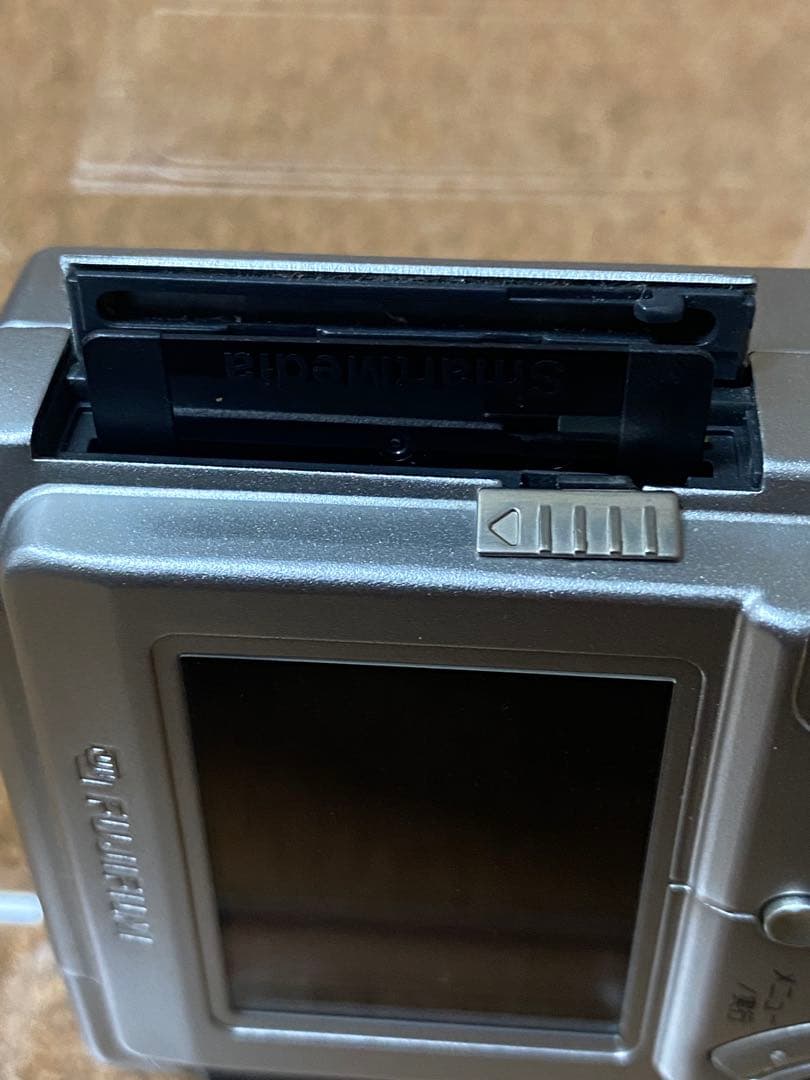 レトロなデジカメ　FUJIFILM FinePix 1700Z