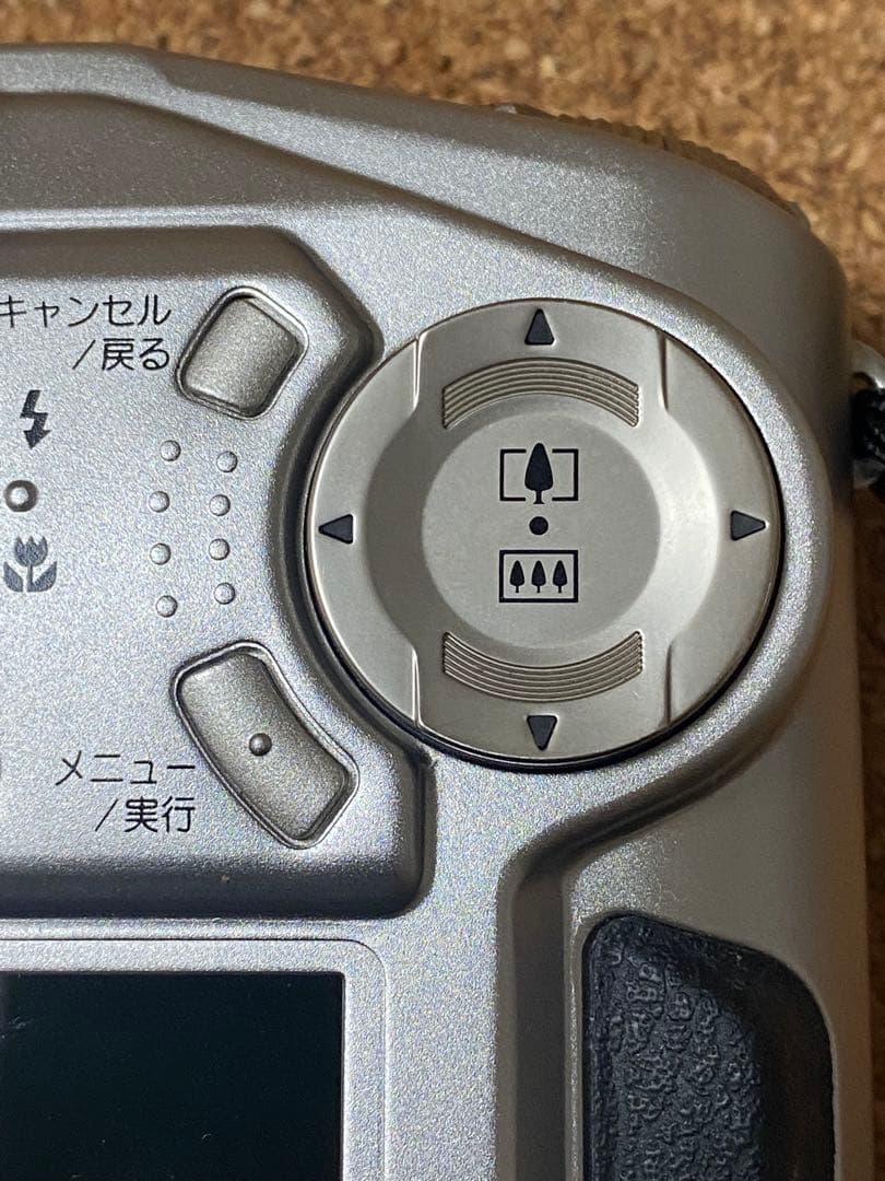 レトロなデジカメ　FUJIFILM FinePix 1700Z