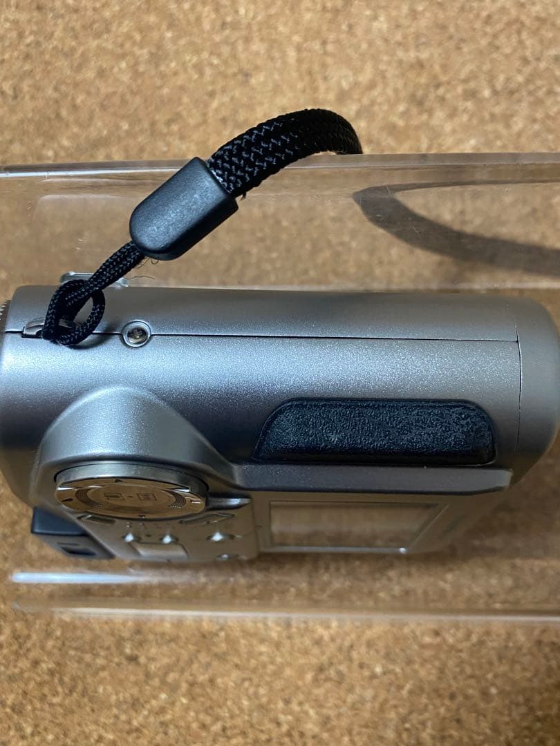 レトロなデジカメ　FUJIFILM FinePix 1700Z