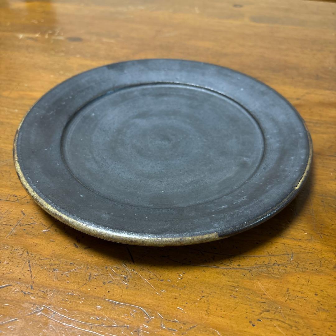 額賀章夫　黒プレート　22㎝