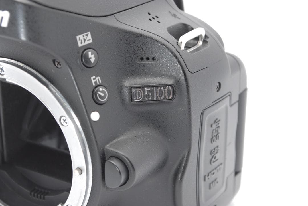 ✨訳あり・大特価✨Nikon D5100✨美品✨付属品あり✨動作品✨一眼レフ✨