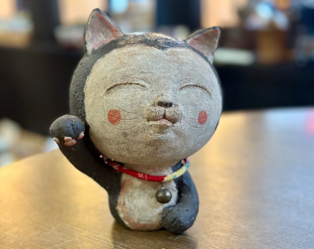 新品　りん工房　福ちゃん　猫の置物　陶器　福の札付き　プレゼント　招き猫