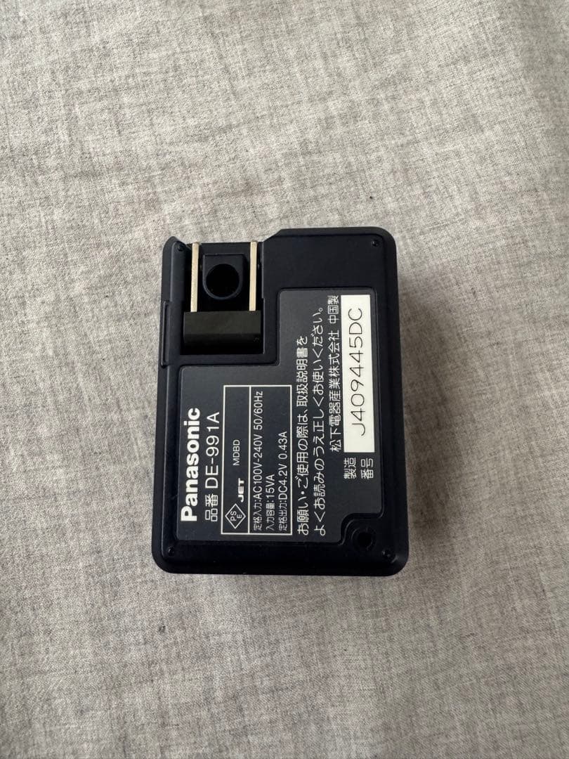 デジタルカメラ　LUMIX DMC-FX7-S シルバー　充電器　ケーブル付き