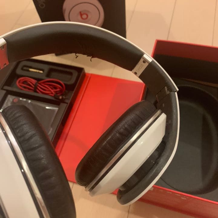 Beats studio ヘッドフォン ホワイト 箱、付属品あり